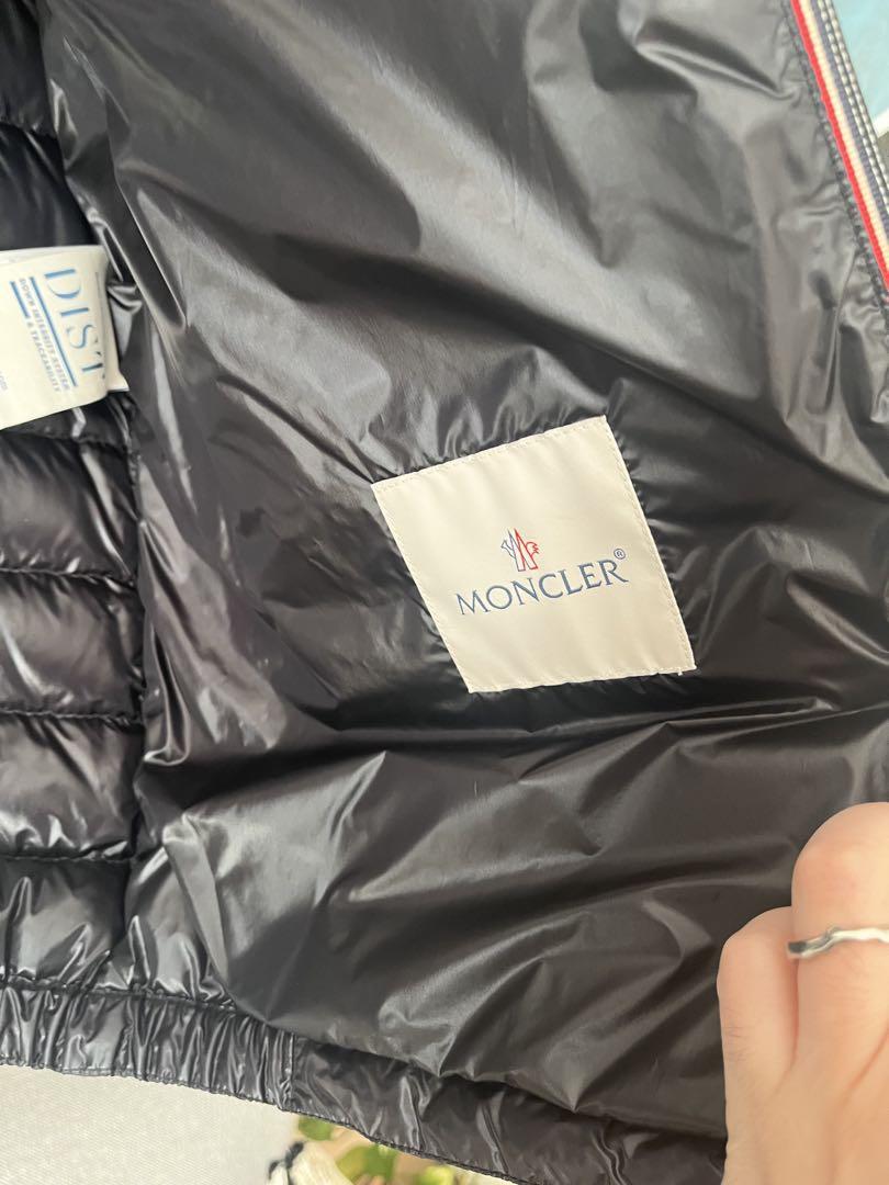 Moncler ブラック ライトダウンジャケット