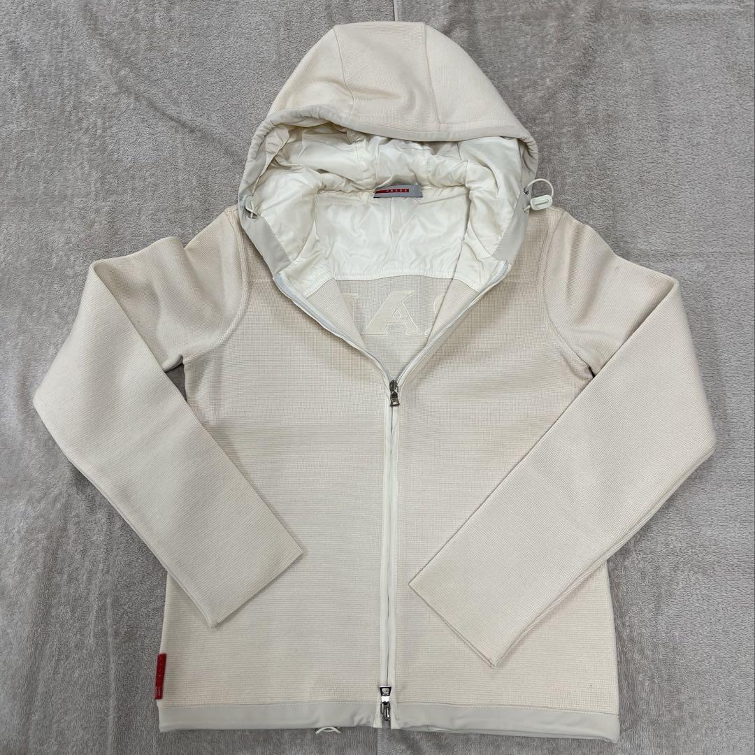 PRADA プラダ　ニットパーカー　　ベージュ　４０サイズ