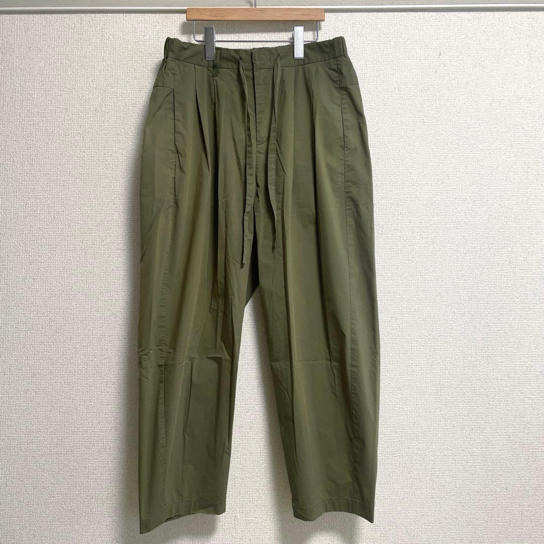 アタッチメント CTタイプライターストレッチ テーパードワイドパンツ カーキ 3