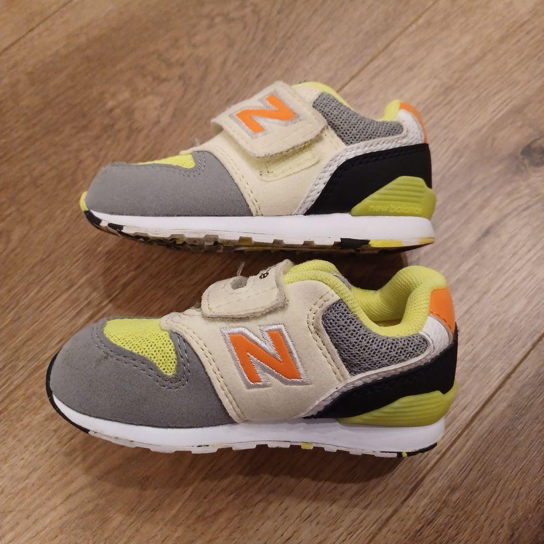 低価格の New Balance 996 キッズスニーカー グレー/イエロー - メルカリ スニーカー