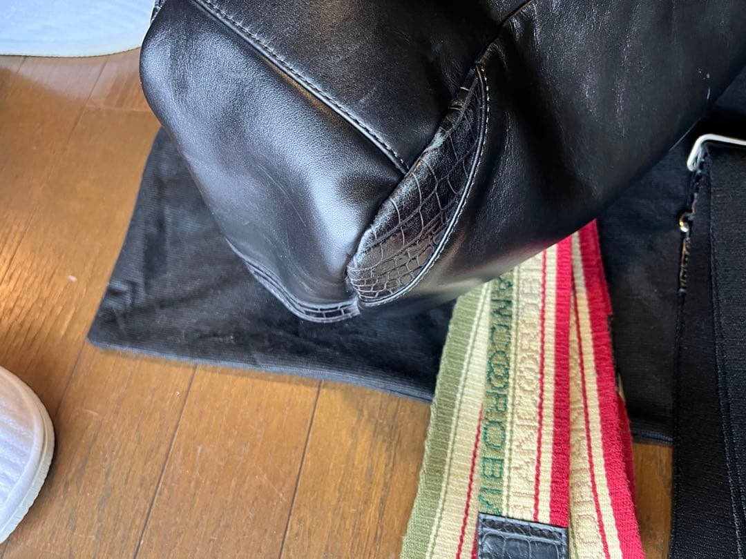 Orciani 黒 レザー ショルダーバッグ Orciani 黒 レザー ショルダーバッグ