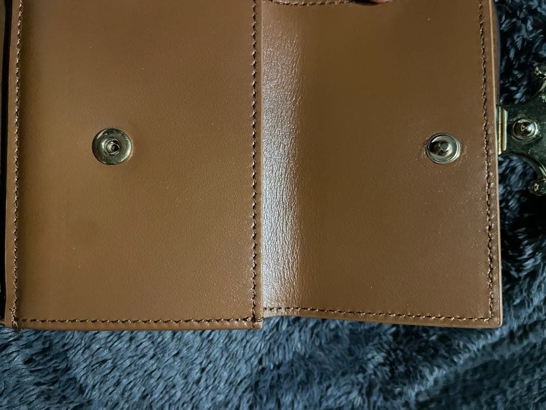 美品✨セリーヌ トリオンフ 三つ折り スモールウォレット ブラウン レザー 美品✨セリーヌ トリオンフ 三つ折り スモールウォレット ブラウン レザー