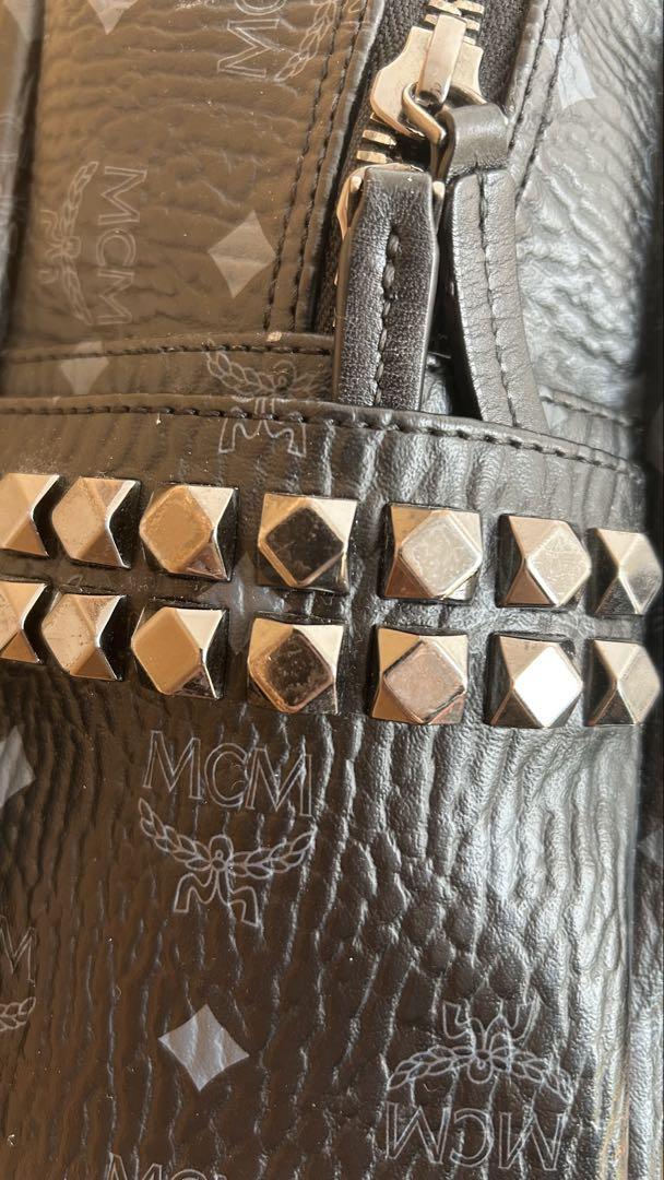 MCM スタッズ付き ブラックリュック