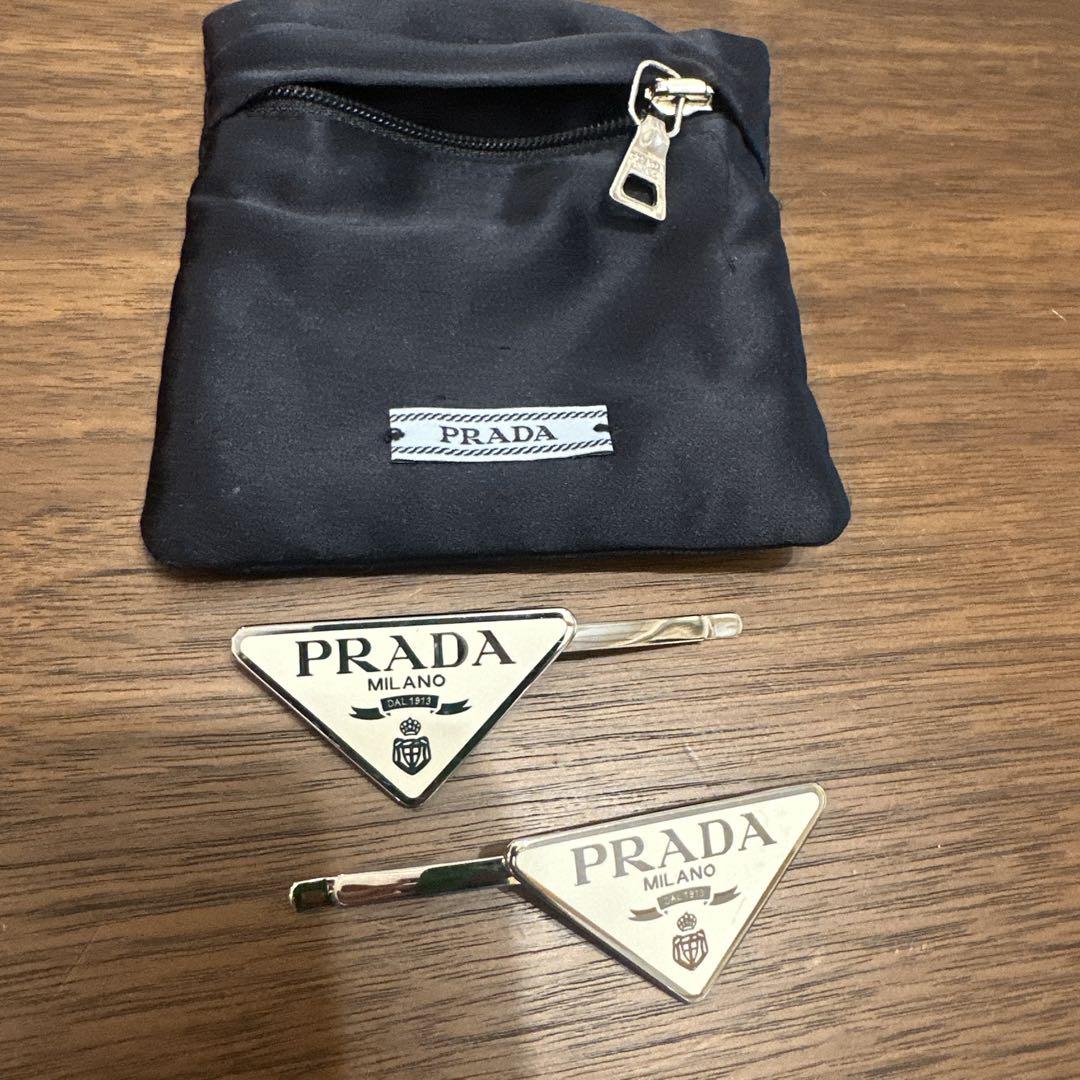 新品プラダ　ガレリア　ヘアークリップ　ミラノ限定品 PRADA ヘアクリップ - メルカリ