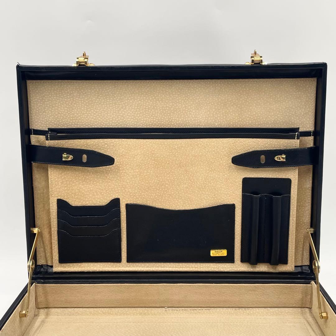 【極美品】BALLYバリーアタッシュケース ビジネスバッグ パイロットケース 黒 【極美品】BALLYバリーアタッシュケース ビジネスバッグ パイロットケース 黒