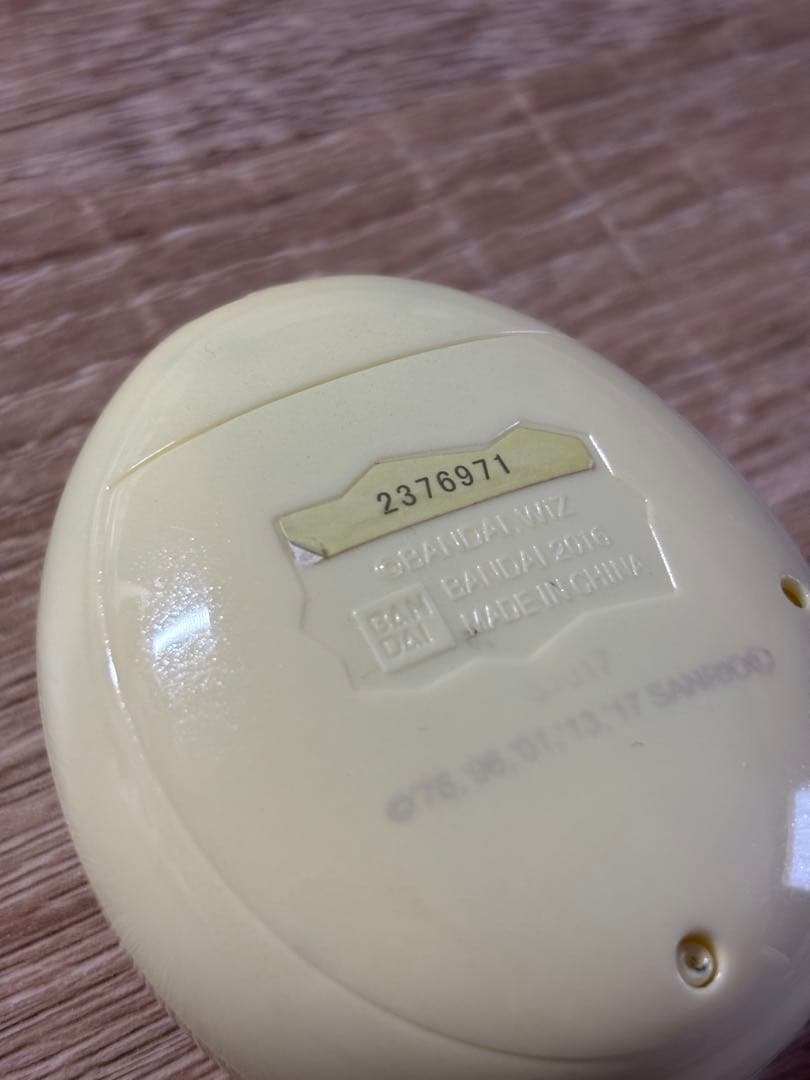 たまごっちみくす サンリオキャラクターズ イエロー　(本体のみ)