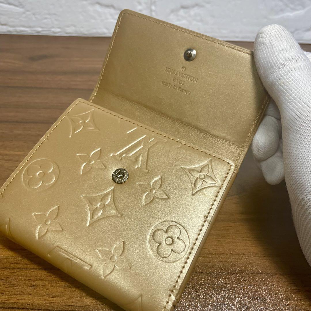 ルイヴィトン モノグラムマット ヴェルニ wホック ベージュ 財布 ルイヴィトン モノグラムマット ヴェルニ wホック ベージュ 財布