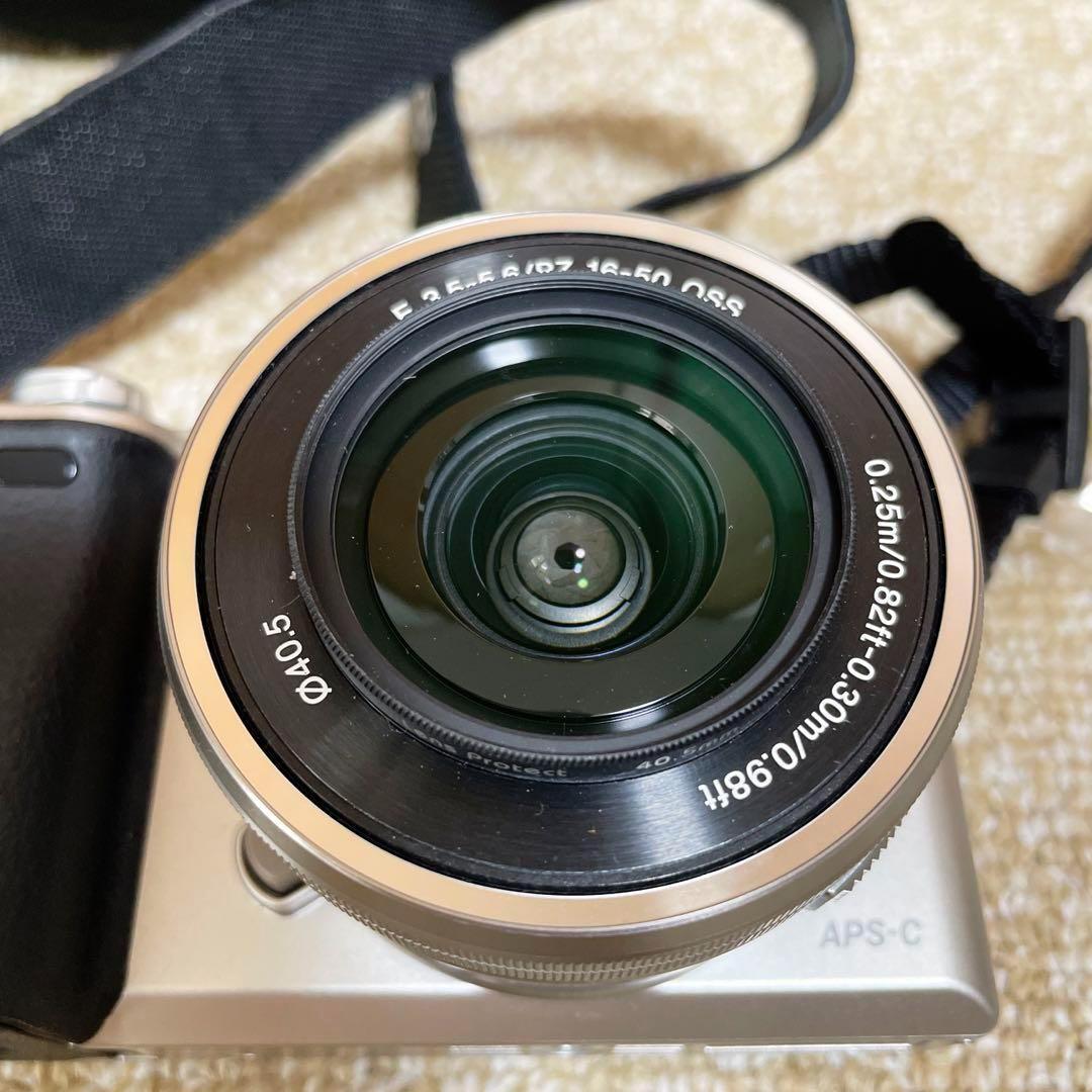 美品 SONY α6000 ILCE-6000Y ミラーレス一眼カメラ オマケ多