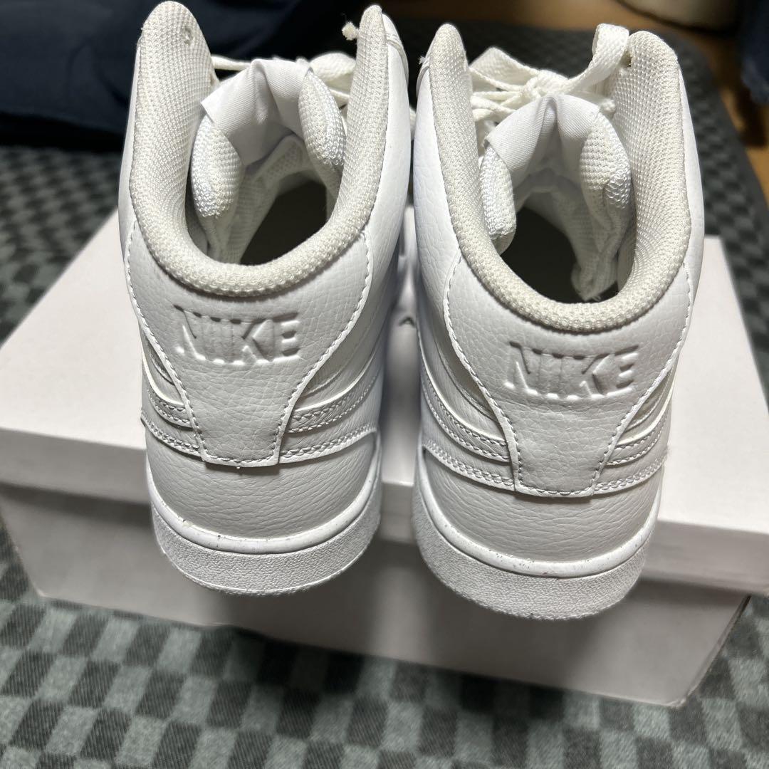 Nike ホワイト ハイカットシューズ