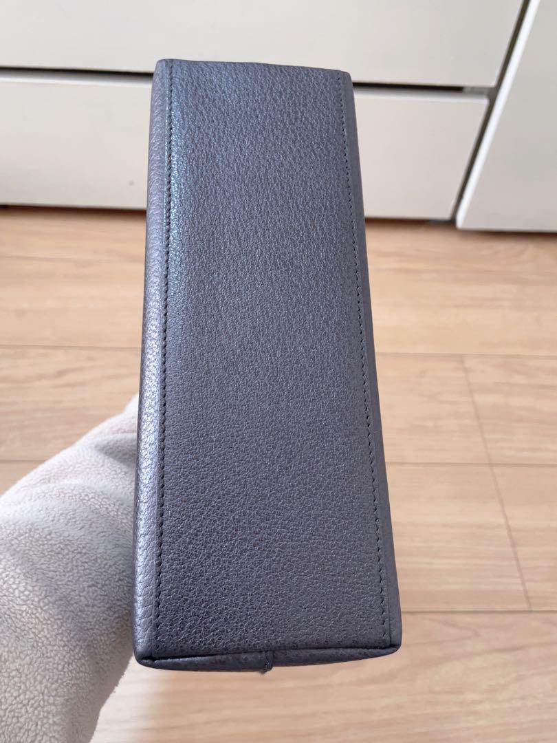 グレー レザーバッグ
