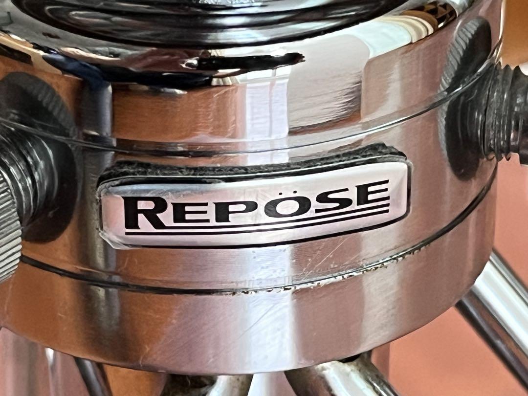 REPOSE 照明付きガラスサイドテーブル