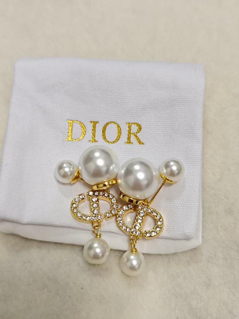 Dior クリスタルフープピアス Dior パールクリスタルフープ ピアス - メルカリ