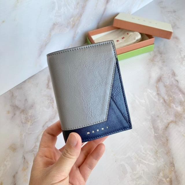 マルニ MUSEO ミュゼオ 二つ折り ミニ財布 折り財布 手帳型 グレー