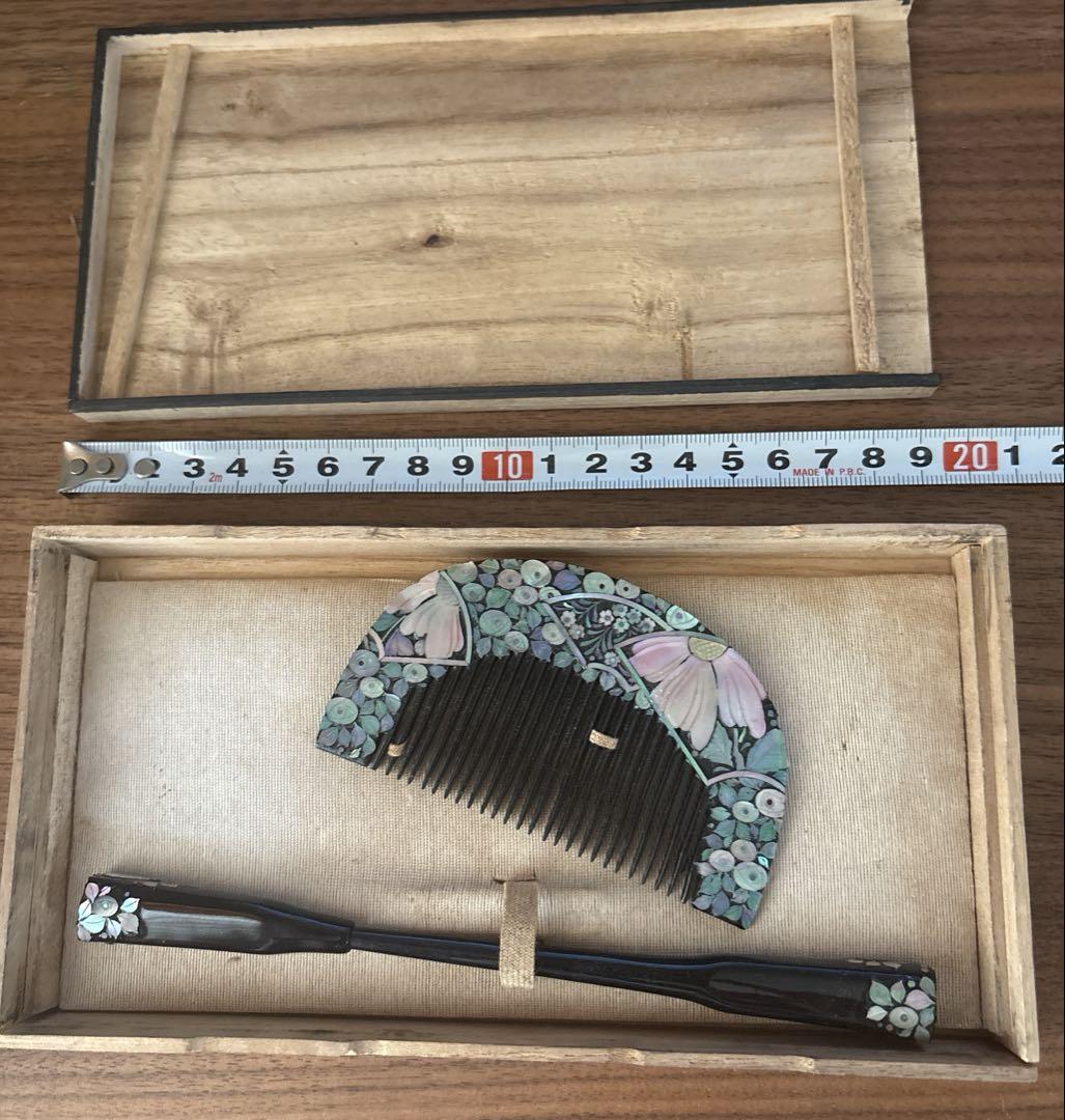 【SALE】 花柄漆塗り櫛とケースセット - メルカリ 工芸品