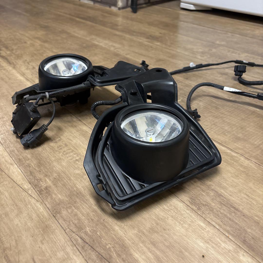 ハイエース　純正フォグランプ　4.5型　LED