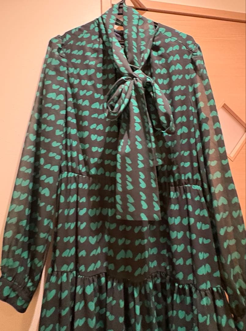 グレースコンチネンタル ハートキカプリントワンピース グリーン 新品タグ付き グレースコンチネンタル ハートキカプリントワンピース グリーン 新品タグ付き