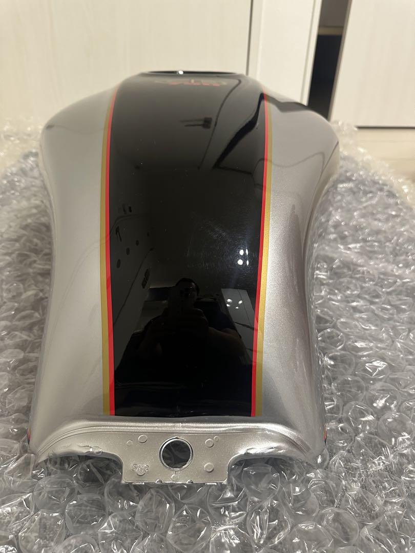 CB750 RC42 cbx限定カラー タンク 新品 未使用品 - メルカリ CB750 RC42 cbx限定カラー タンク 新品 未使用品 - メルカリ