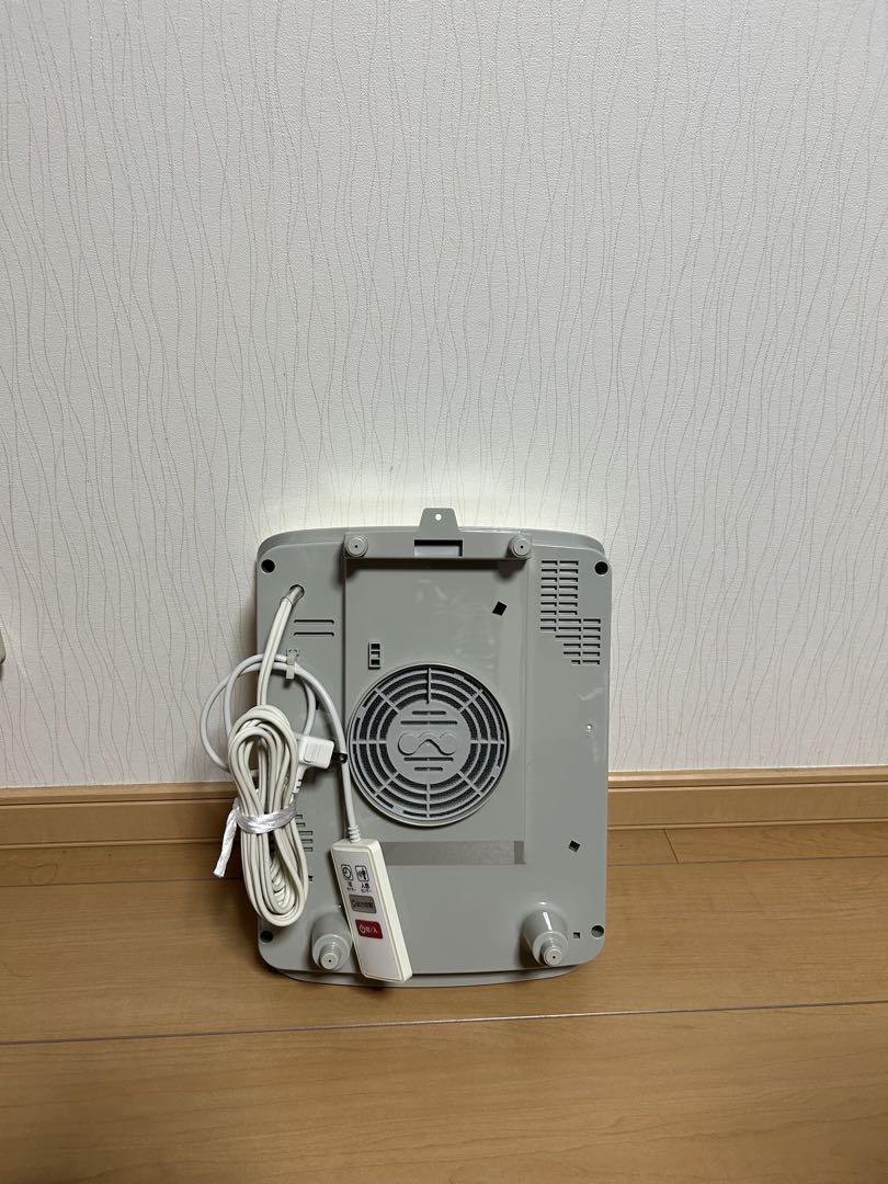 ファンヒーター　　壁掛け　ホワイト