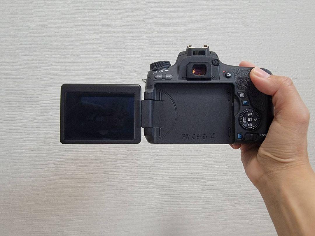 Canon　キャノン　一眼レフ　EOS8000D
