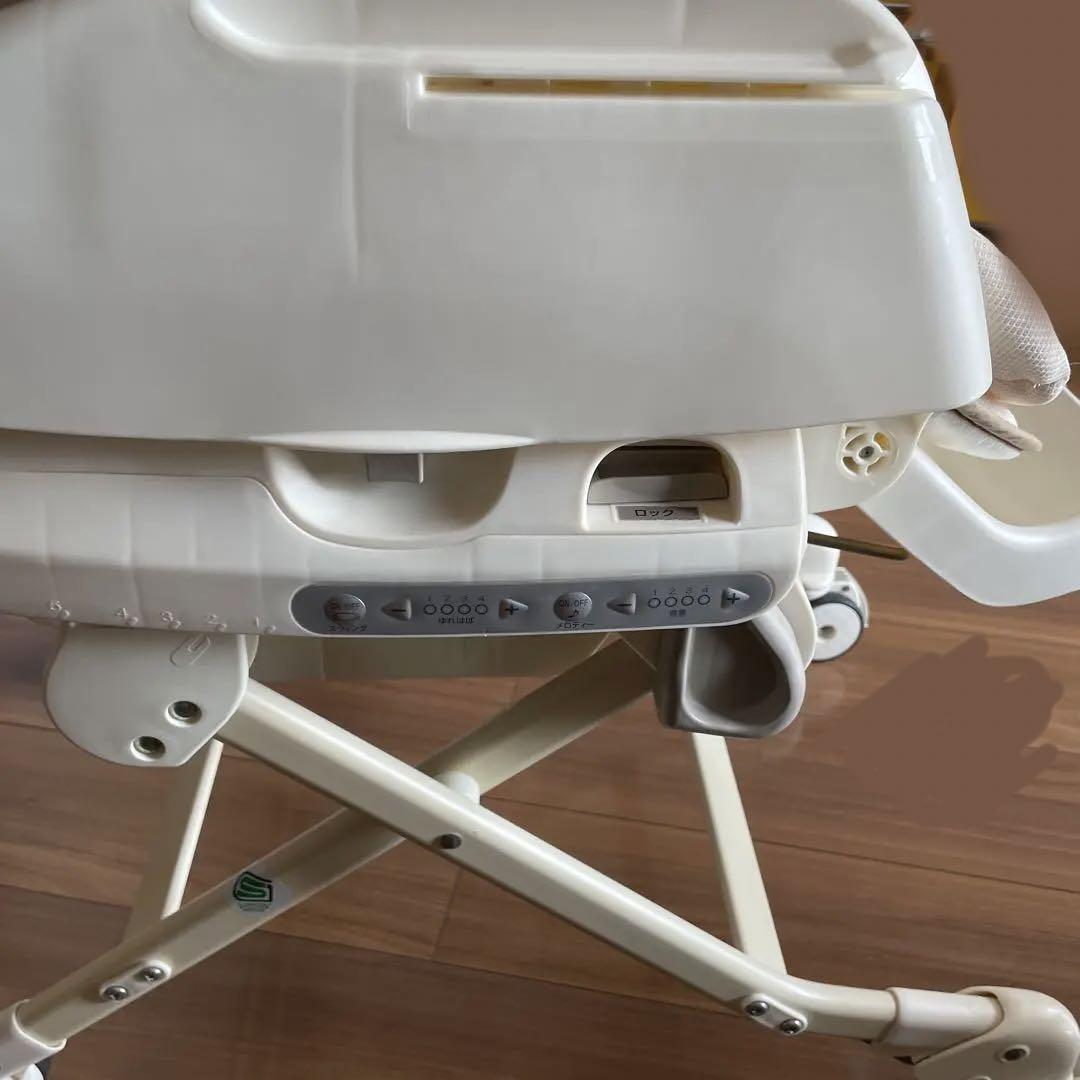 コンビ　ハイローチェア￼　オートスイング機能付き