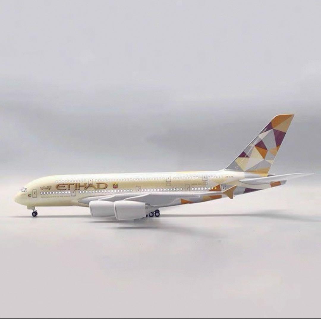 新品]エティハド航空A380金属製模型(20cm)外箱、スタンド付き