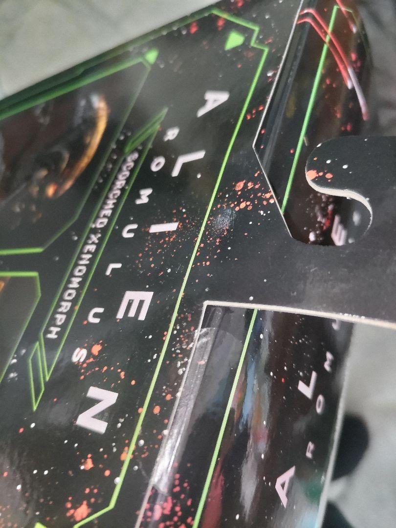 未開封品　箱ダメージ　neca ネカ　スコーチドゼノモーフ