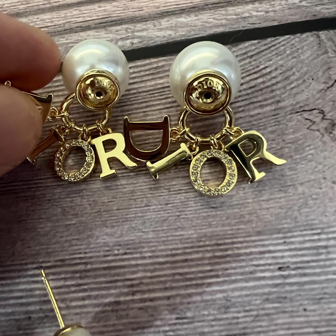 大人気！DIOR TRIBALES ピアス