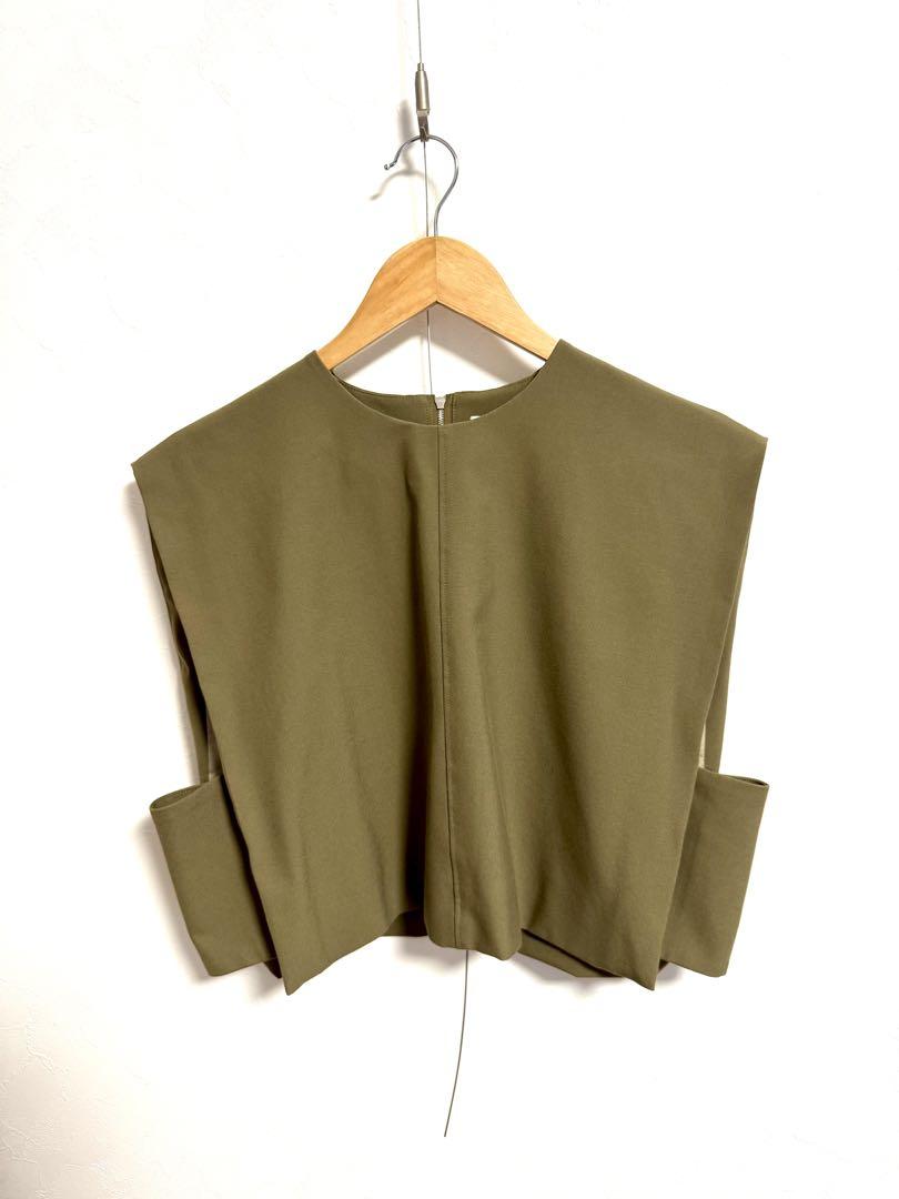 【HYKE　ハイク】ＳＴＲＥＴＣＨ　ＣＲＯＰＰＥＤ　ＴＯＰ　ベスト　カーキ