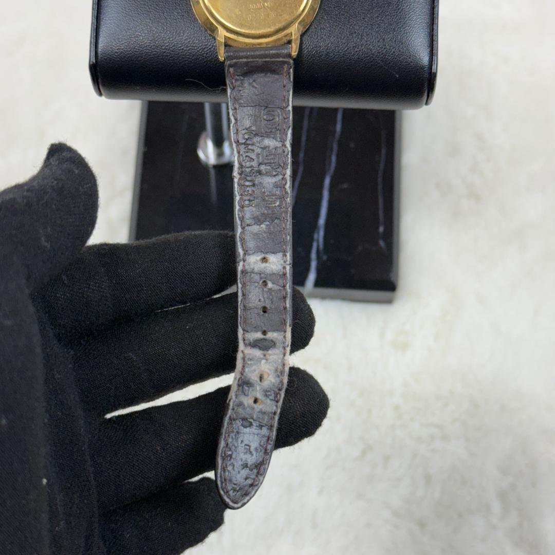 GUCCI グッチ 腕時計 黒文字盤 金色ベゼル - メルカリ