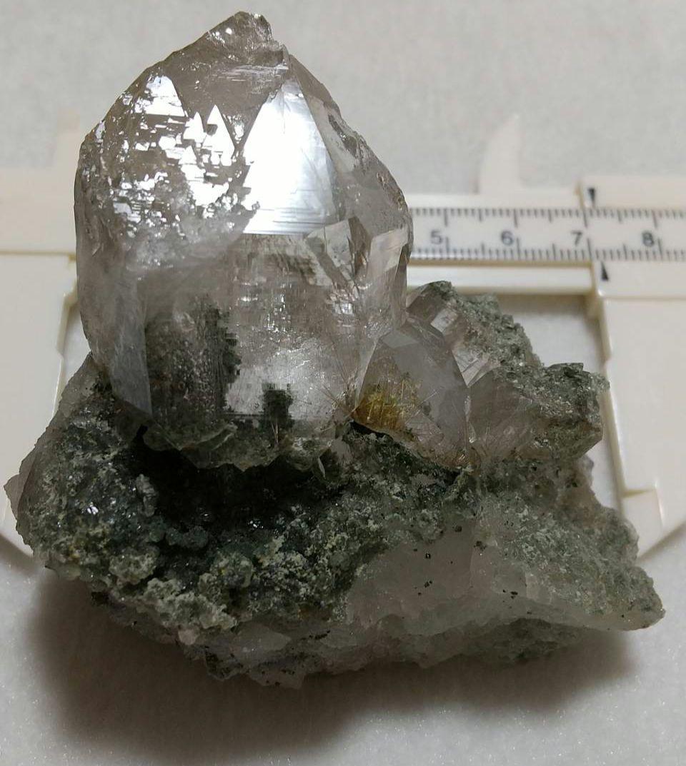 超希少 ゴールドルチル クローライト入り マニハール産 水晶クラスター 原石 超希少 ゴールドルチル クローライト入り マニハール産 水晶クラスター 原石