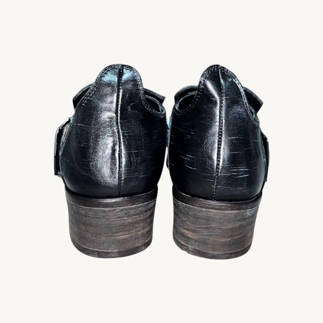 靴 Belted lame leather shoes