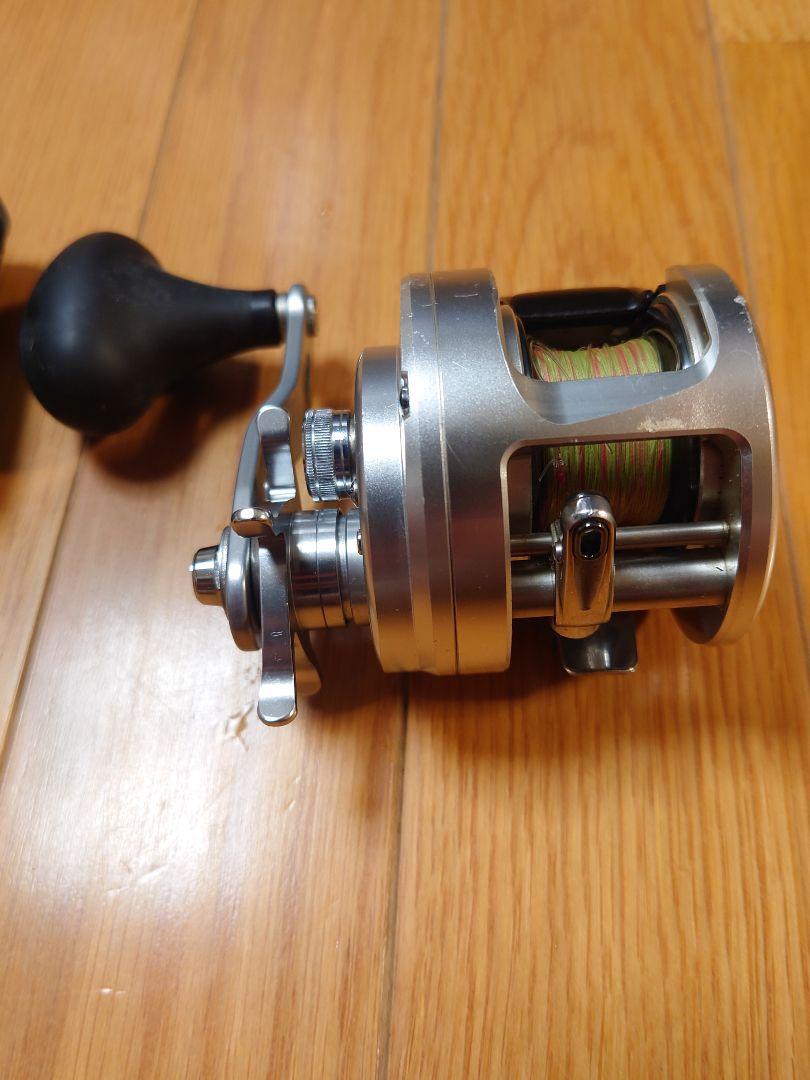 シマノSHIMANO　ベイトリール　オシアカルカッタ300HG ジギング