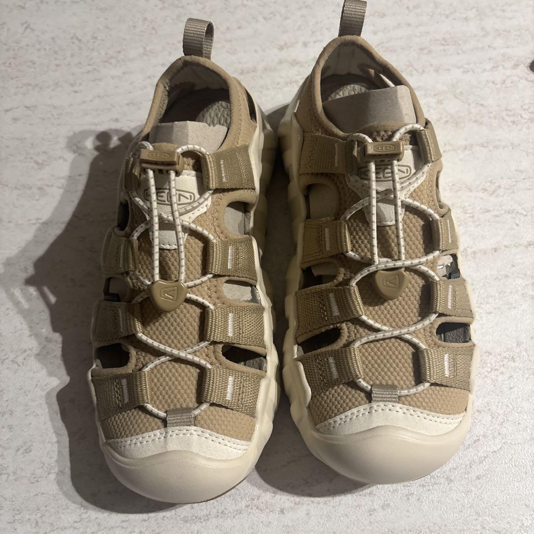 KEEN ベージュ スポーツサンダル24センチ