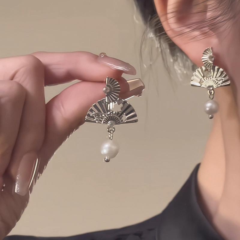 【中華風な扇形が目を惹く♡】CHANEL イヤリング 古風扇形 中国風 イヤリング ピアス 和 上品 レディース 透かし