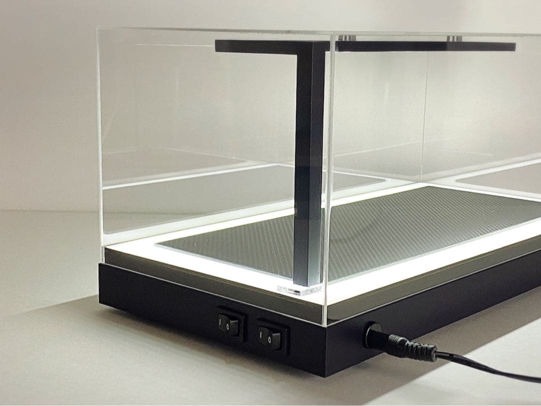 1/18 レッドブル仕様LED照明付ディスプレイケース【半艶ネイビー】 1/18 レッドブル仕様LED照明ディスプレイケース【半艶ネイビー】