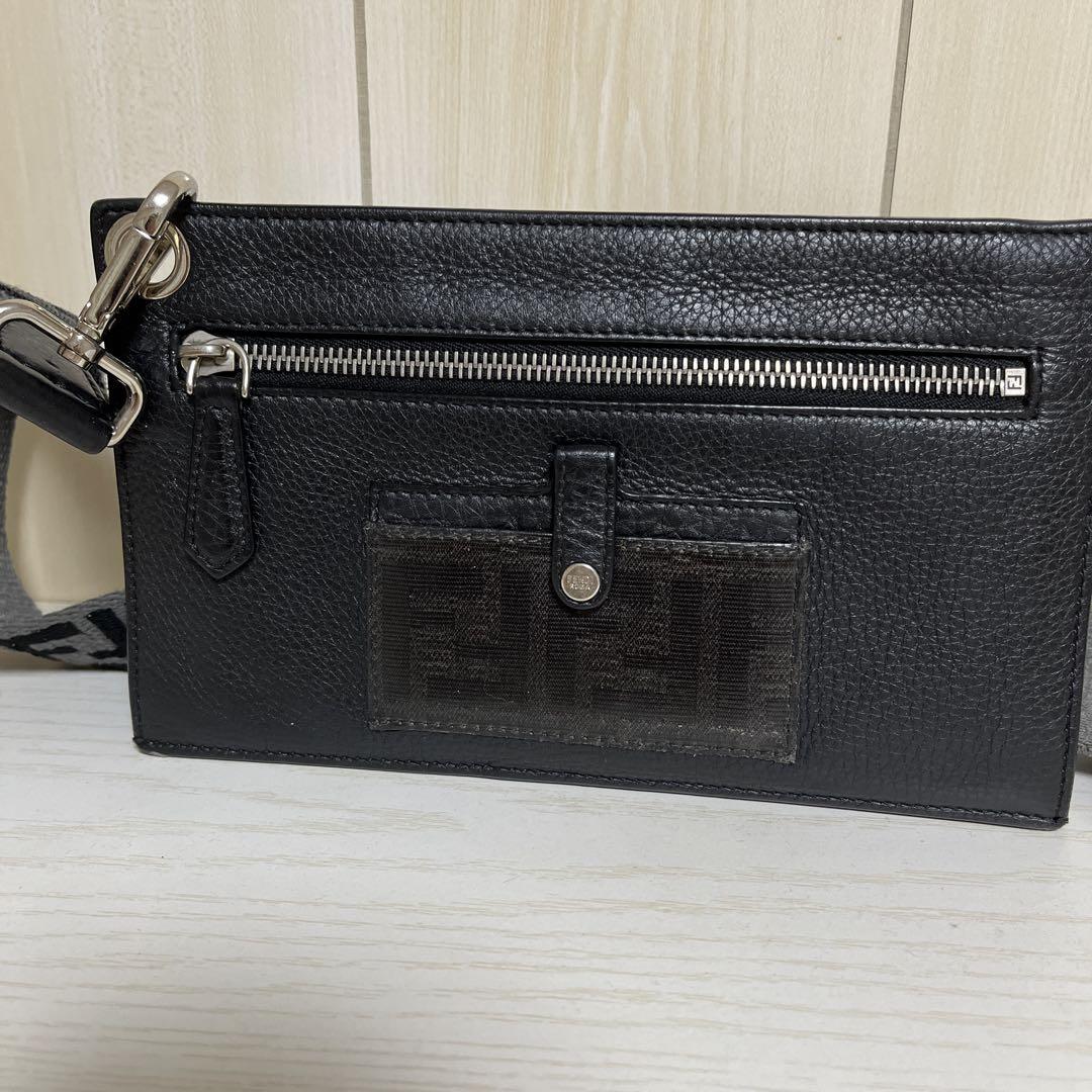 FENDI フェンディ