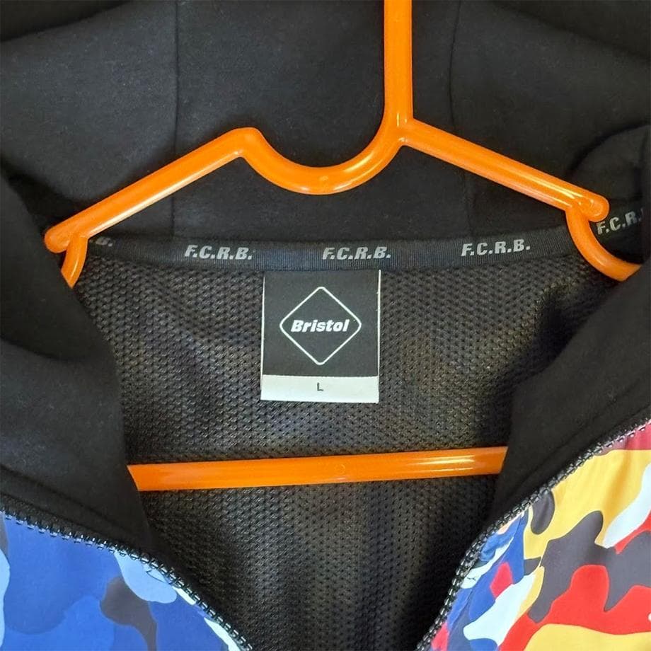 【美品】FCRB ベンチレーションフーディー 18SS 迷彩 黒 L ナイロン 【美品】FCRB ベンチレーションフーディー 18SS 迷彩 黒 L ナイロン