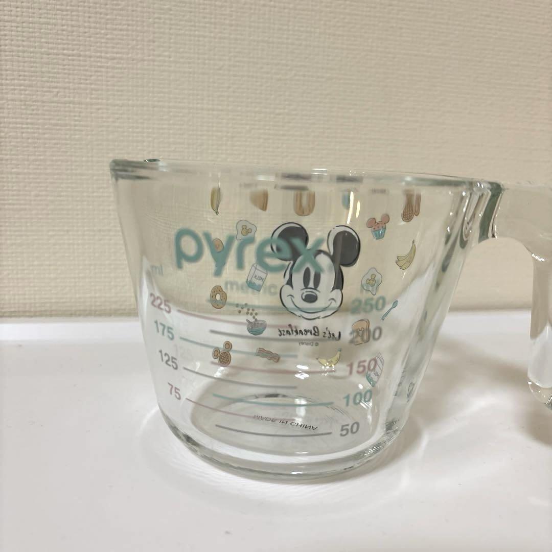 Pyrex パイレックス　ミッキー ミニー 計量カップ 250ml・500ml