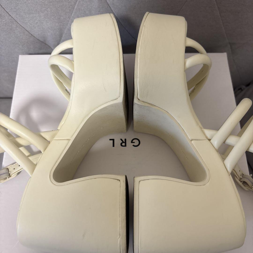 美品 CHARLES & KEITH チューブラープラットフォームサンダル 美品 CHARLES & KEITH チューブラープラットフォームサンダル
