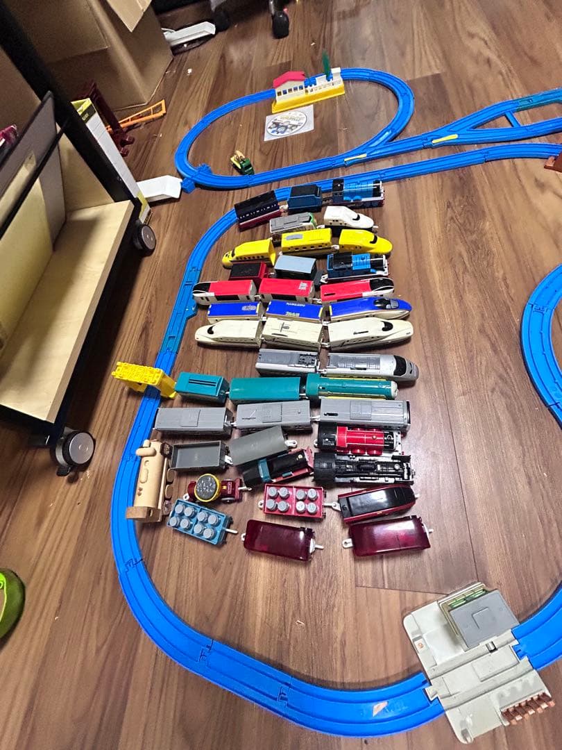 プラレール車両とレールセットTakara