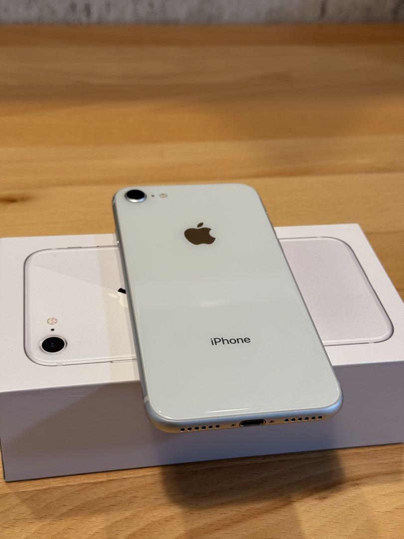 iPhone 8 SIMフリー　64GB ホワイト Apple iPhone 8 64GB Factory Unlocked GSM+CDMA Silver – Beast