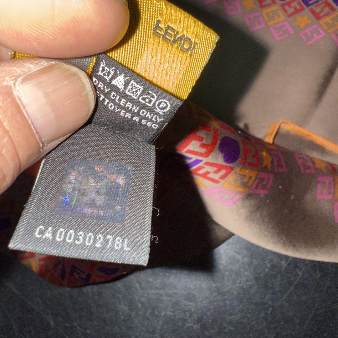 【美品】FENDI フェンディ　scarf スカーフ　silk シルク　チーフ