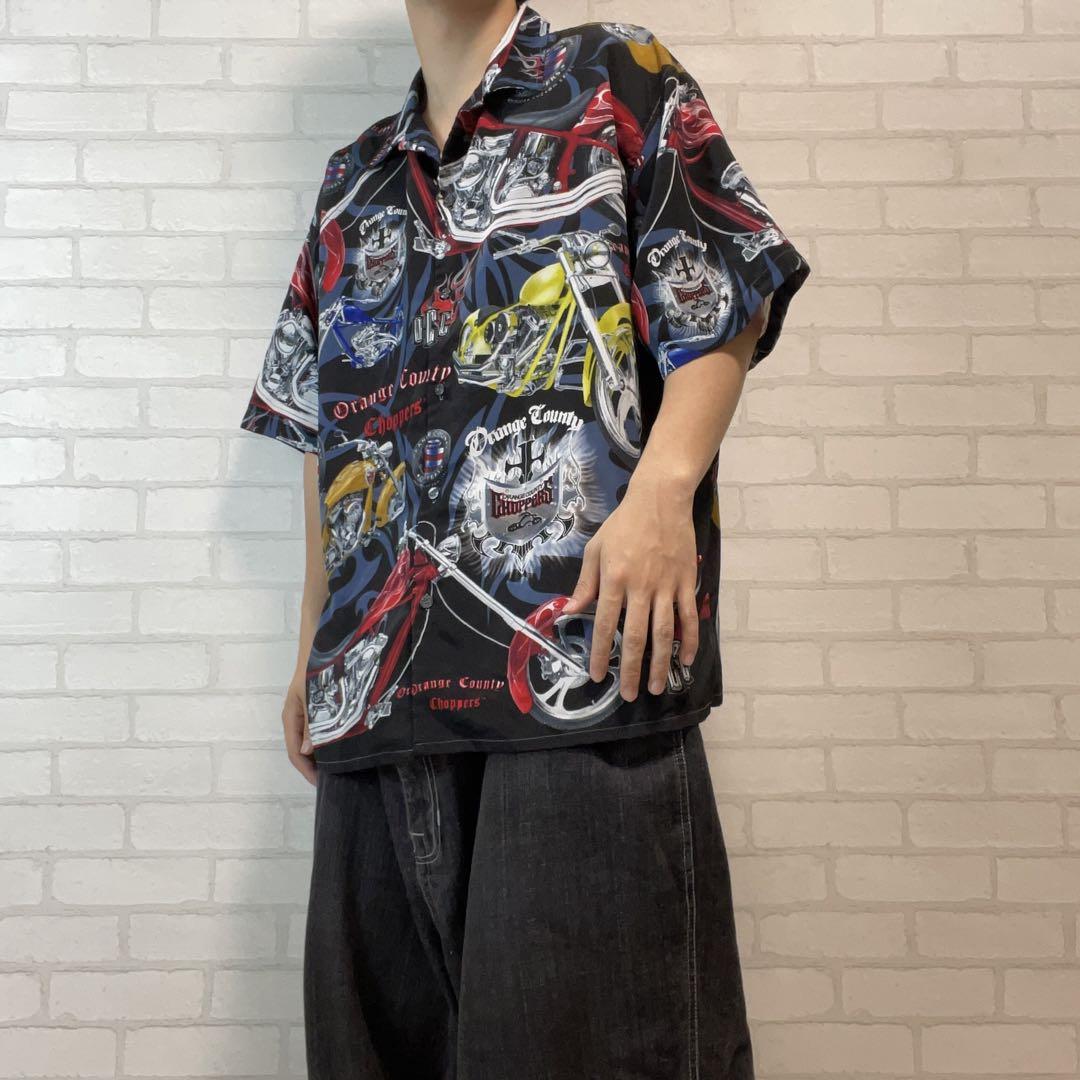☆カーズランド限定☆男女兼用 ネオンサイン 総柄半袖シャツ NEONSIGN（ネオンサイン）の「NEONSIGN ネオンサイン / Albinism