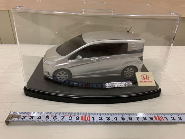 ホンダ フリード スパイク 1 24 カラーサンプル ミニカー