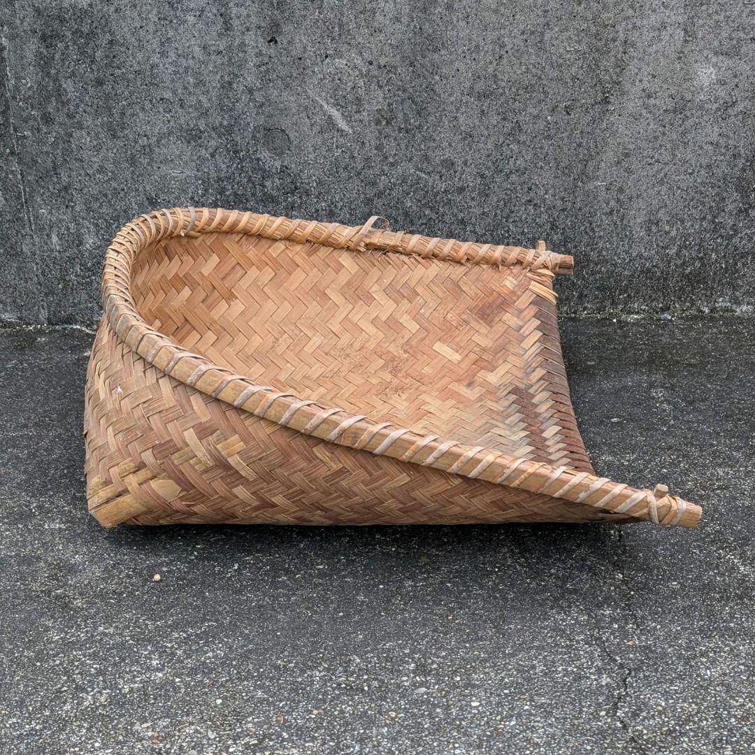 ブランドのギフト 田舎暮らし 要 昭和時代の古い竹箕(たけみ) 天然生活 レトロ 工芸品