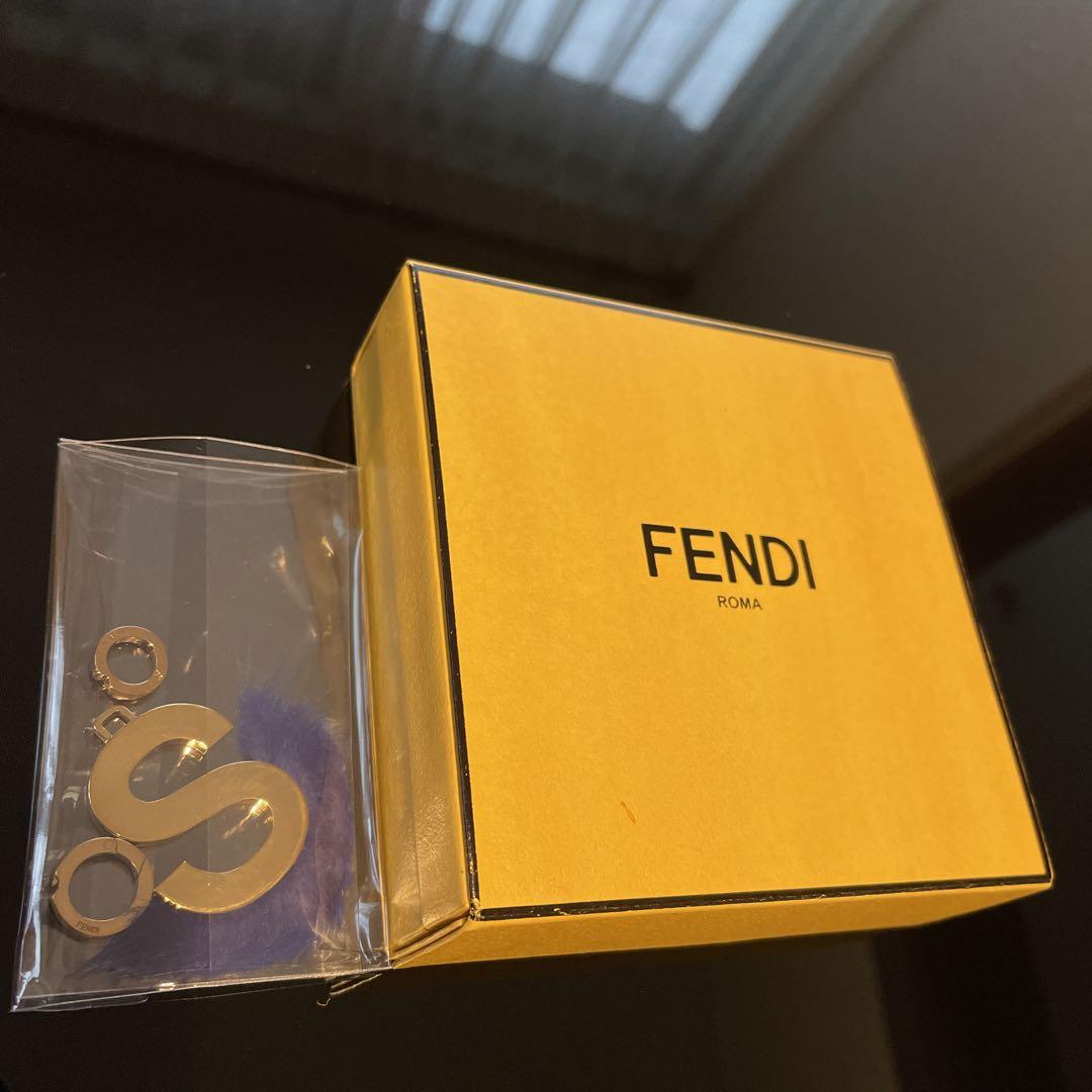激レア】FENDI ABCLICK ペンダントトップ S イニシャルチャーム