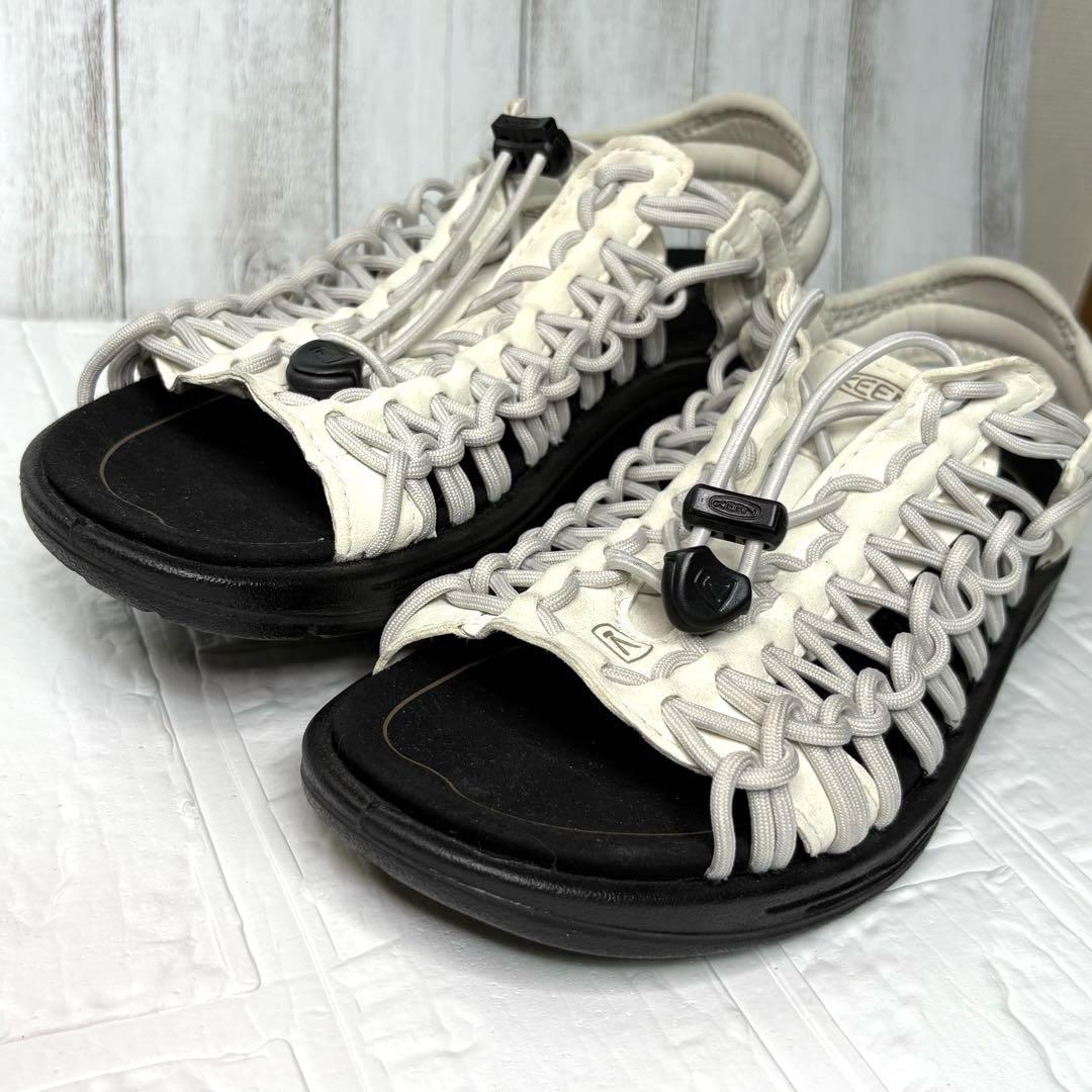 人気ランキング 新色・美品】KEEN✮ オープントゥシルバー×ブラック II UNEEK 靴