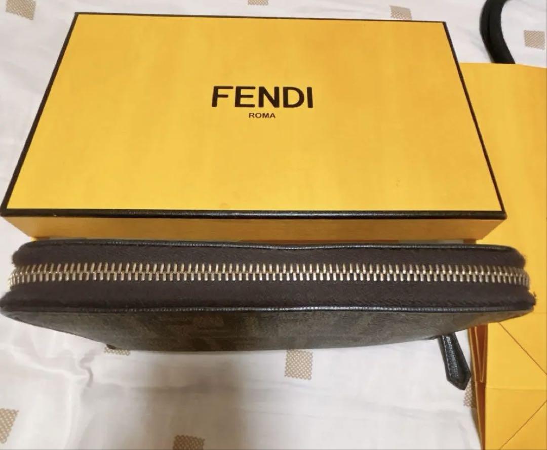 FENDI フェンディラウンドファスナー ズッカ柄長財布ユニ