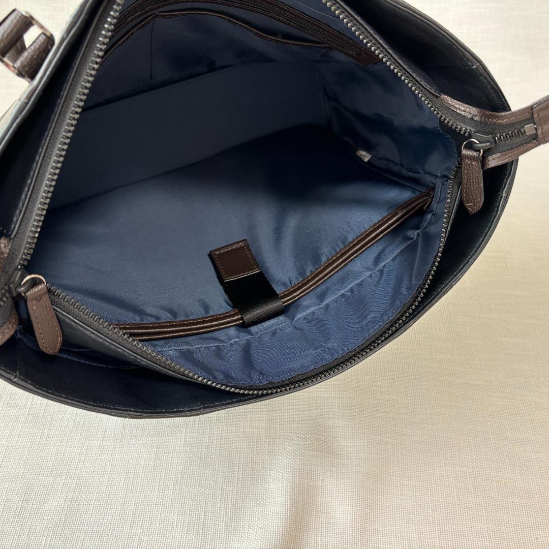 美品 タケオキクチ ナッパ レザー トートバッグ A4ジャスト 上品 ネイビー