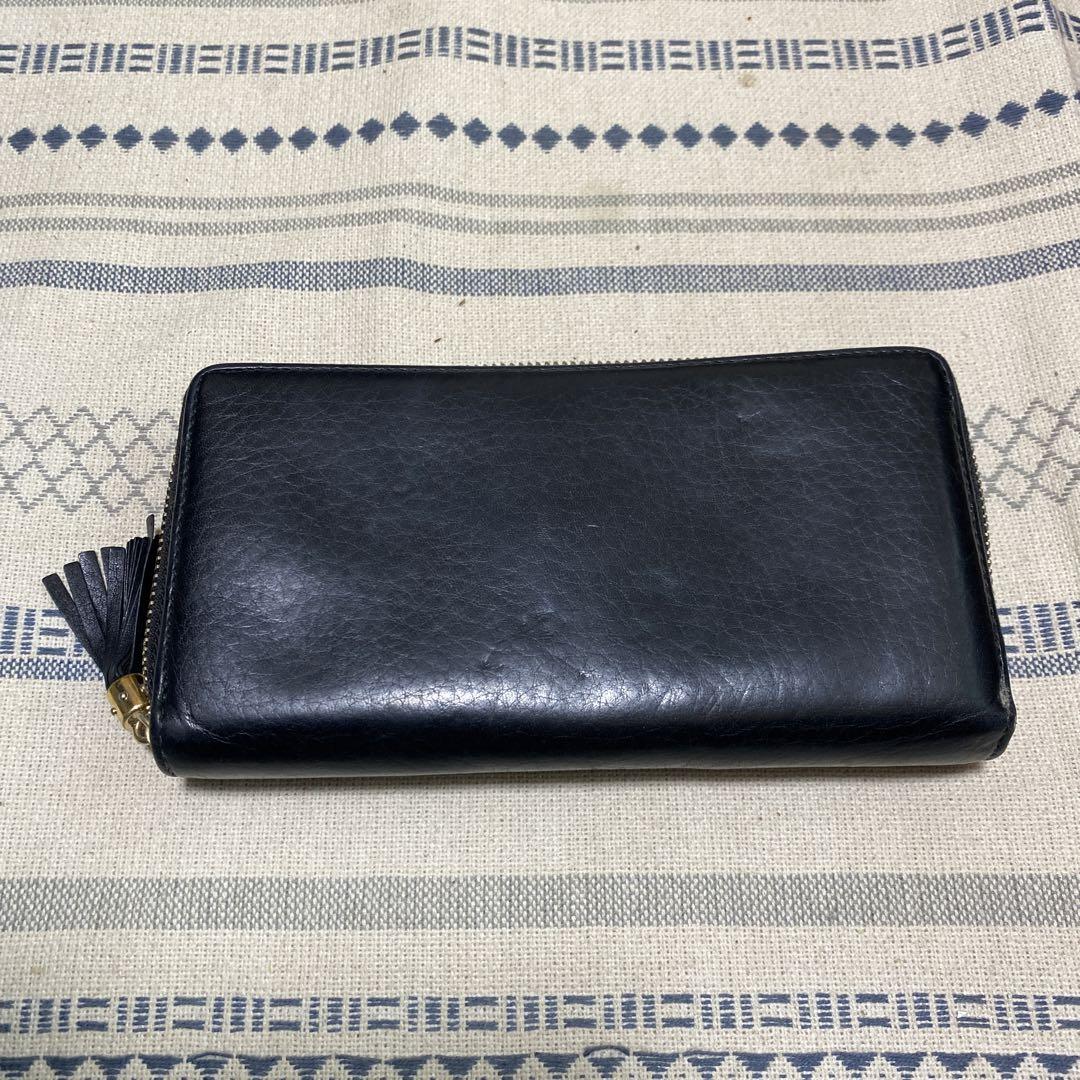 ゅーぅ　　GUCCI 黒 長財布 エンボスロゴ